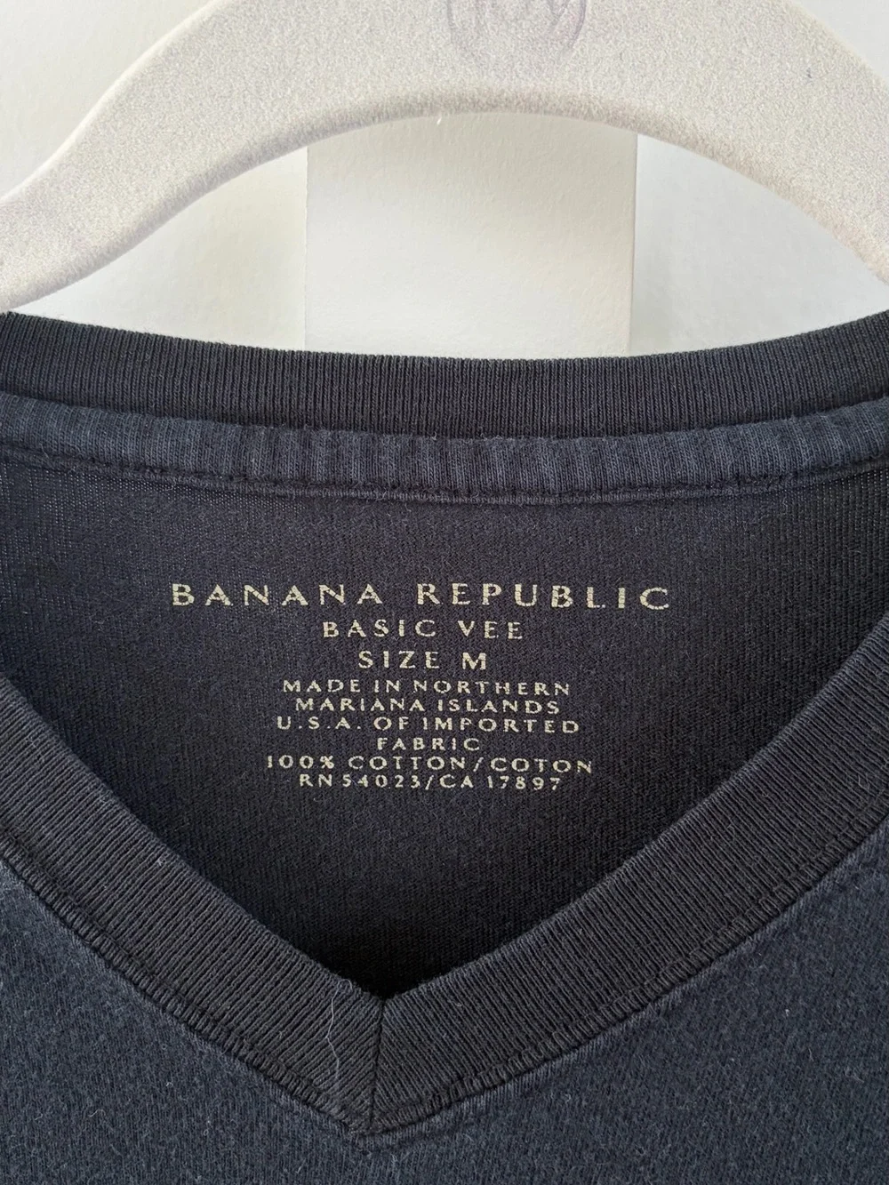 Banana Republic Men’s Black V-Neck T-Shirt | Size Medium | Classic Cotton Tee